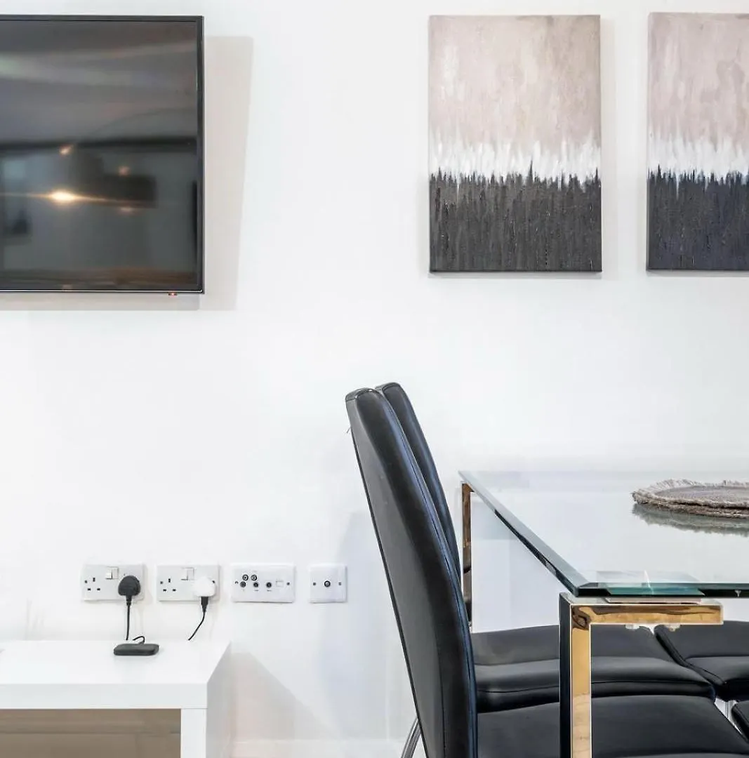 Impressive Central London Balcony Apartment