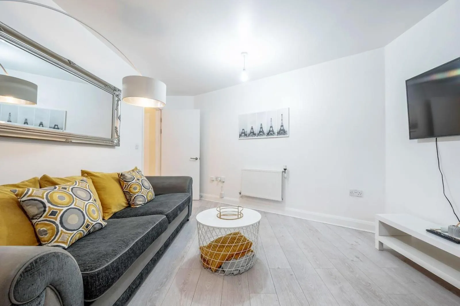 Impressive Central London Balcony Apartment contacts